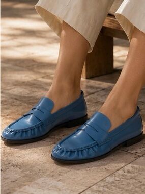 NWOT Tod’s ‘Gomma Des 02E Mocassino’ Loafers in Shiny “Pale Blue” Size 7.5